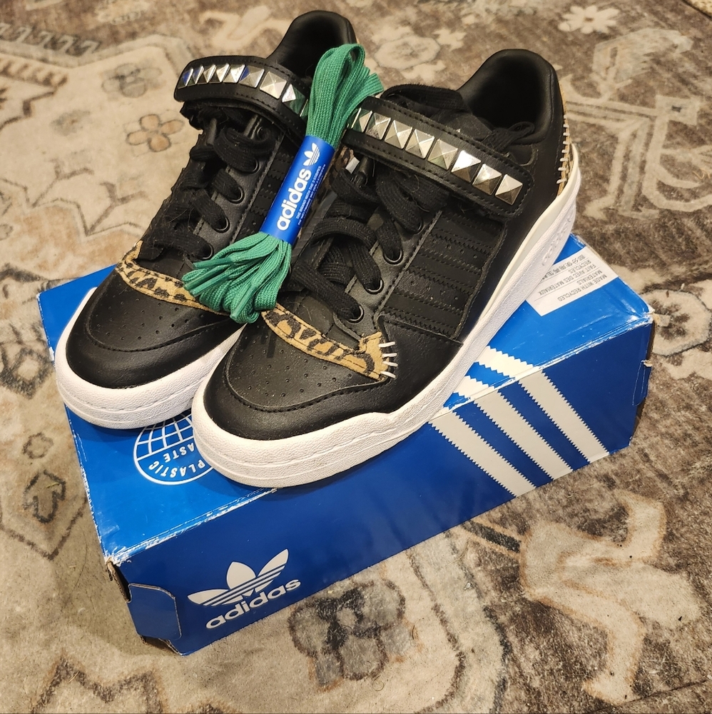 Adidas Forum low J, worn once - youth size 5